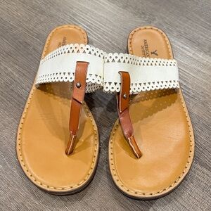 American Eagle Outfitters Tan and White Sandals